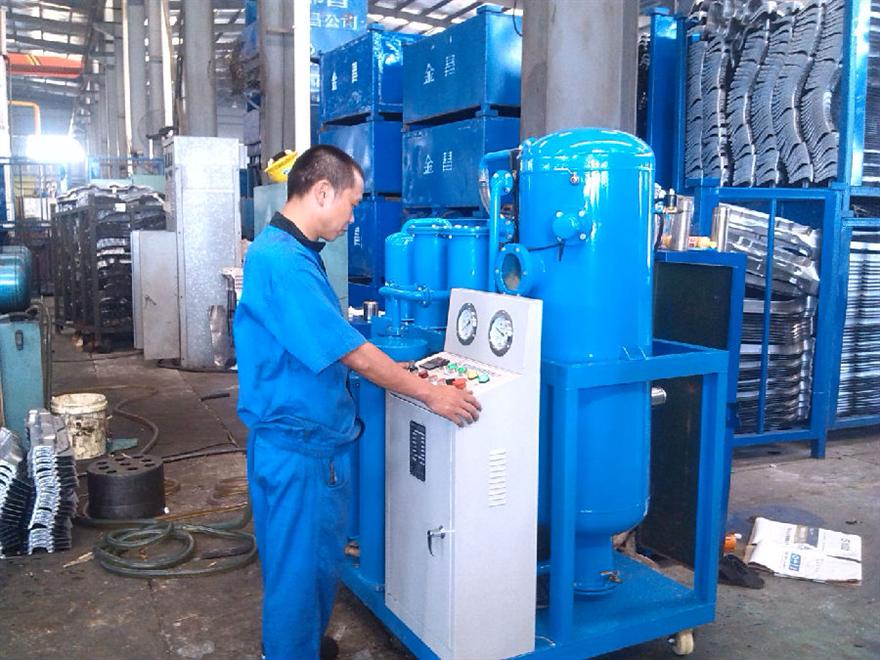 13-汽車制造液壓油濾油機現(xiàn)場照片.jpg 13-汽車制造液壓油濾油機現(xiàn)場照片.jpg